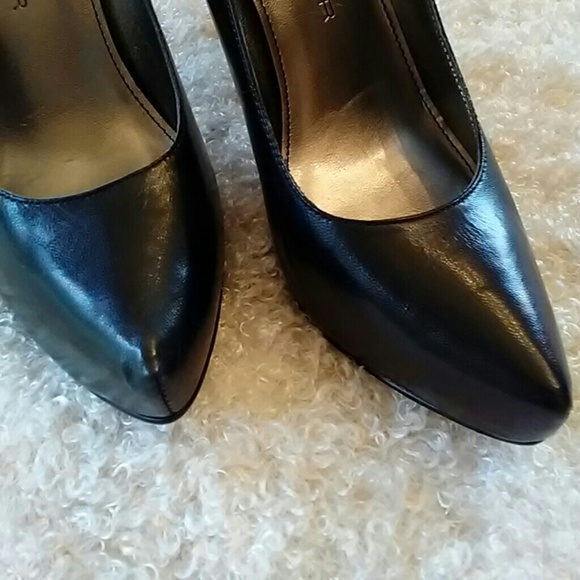 Pyramid and Circle Rockstud Pumps - Picture 5 of 6